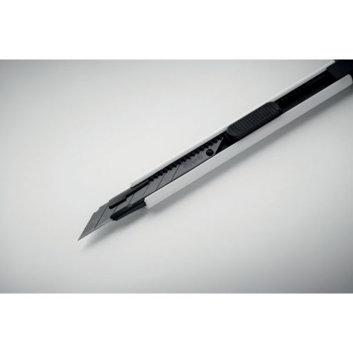 Kis tapétavágó kés