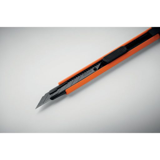 Kis tapétavágó kés